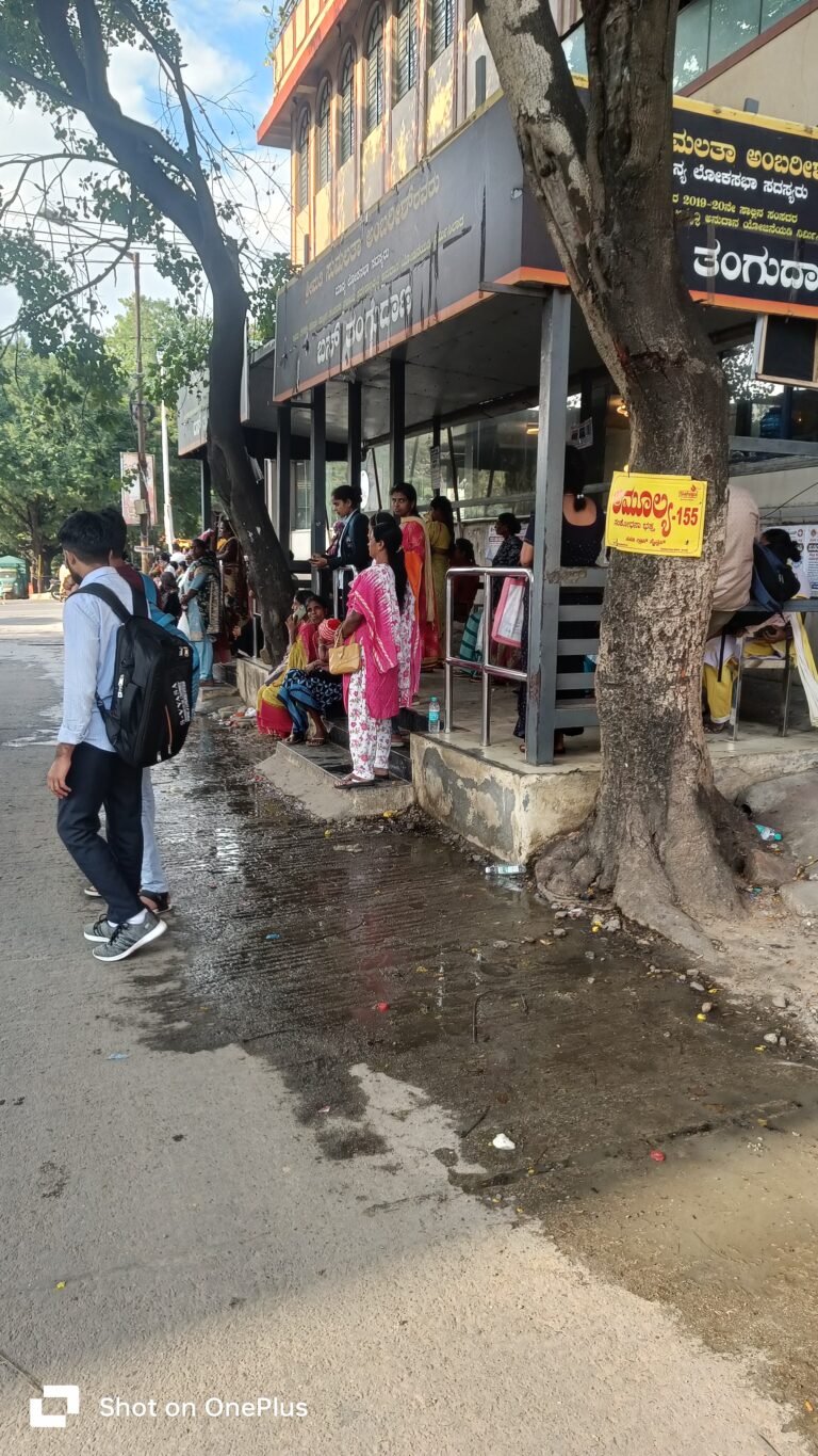 ಮಂಡ್ಯ:ಉಕ್ಕಿ ಹರಿಯುತ್ತಿರುವ ಮ್ಯಾನ್ ಹೋಲ್ ಗಳು.ನಿದ್ದೆಗೆ ಜಾರೀತೆ ನಗರಸಭೆ!